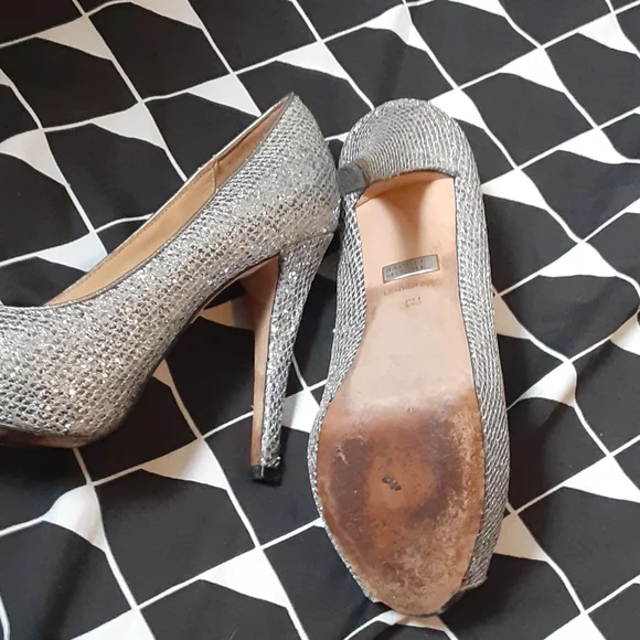 * Badgley mischka silver sparkle peep toe heels, size 8 - Picture 5 of 12